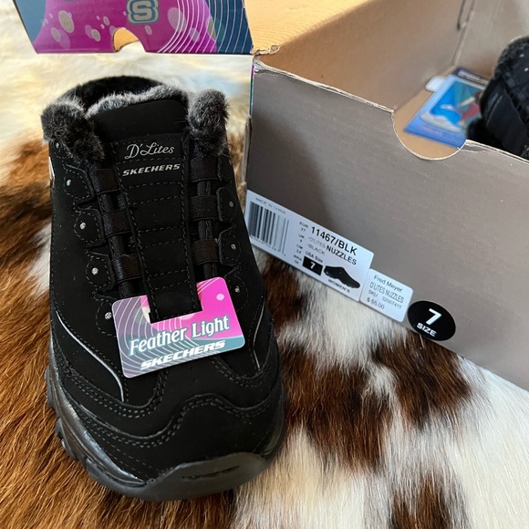 New in box size 7 Skechers - Picture 4 of 5